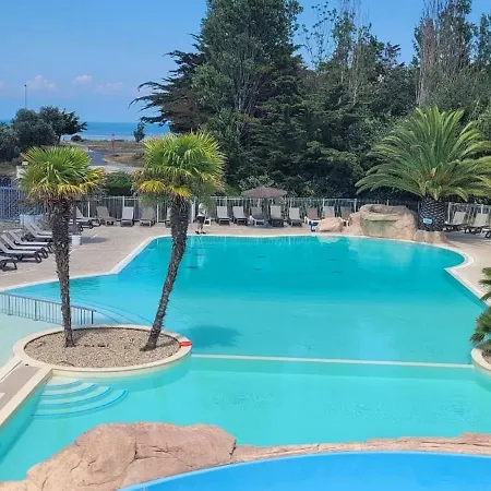 Notre Oleronaise Saint-Denis-dʼOléron